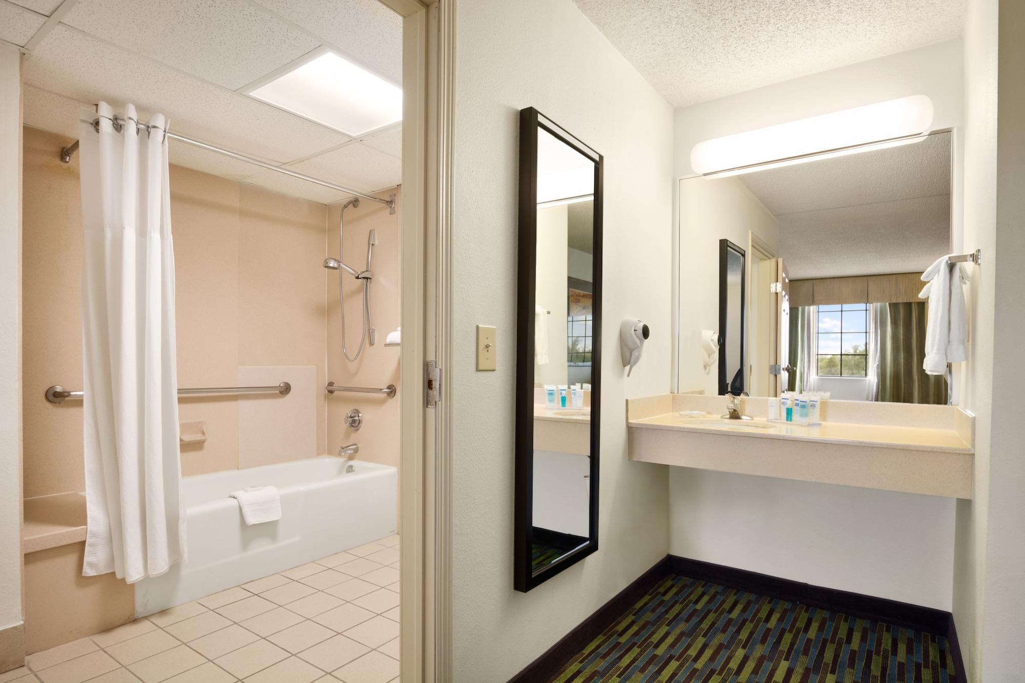Wyndham Garden Wichita Downtown Ξενοδοχείο Εξωτερικό φωτογραφία