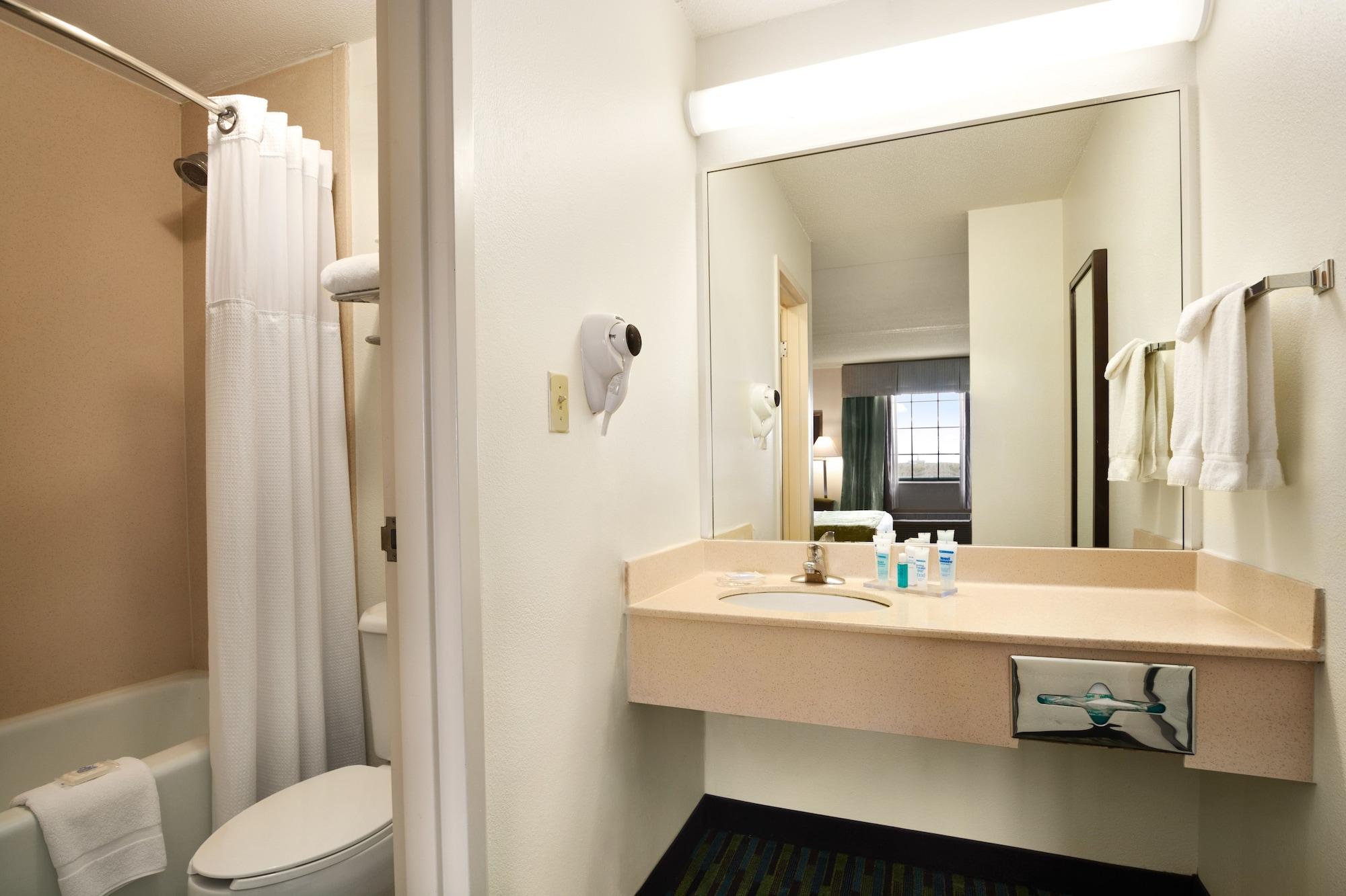 Wyndham Garden Wichita Downtown Ξενοδοχείο Εξωτερικό φωτογραφία