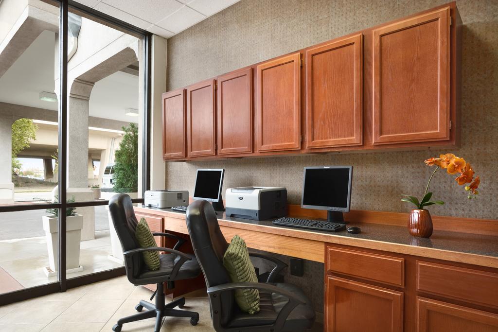 Wyndham Garden Wichita Downtown Ξενοδοχείο Εξωτερικό φωτογραφία