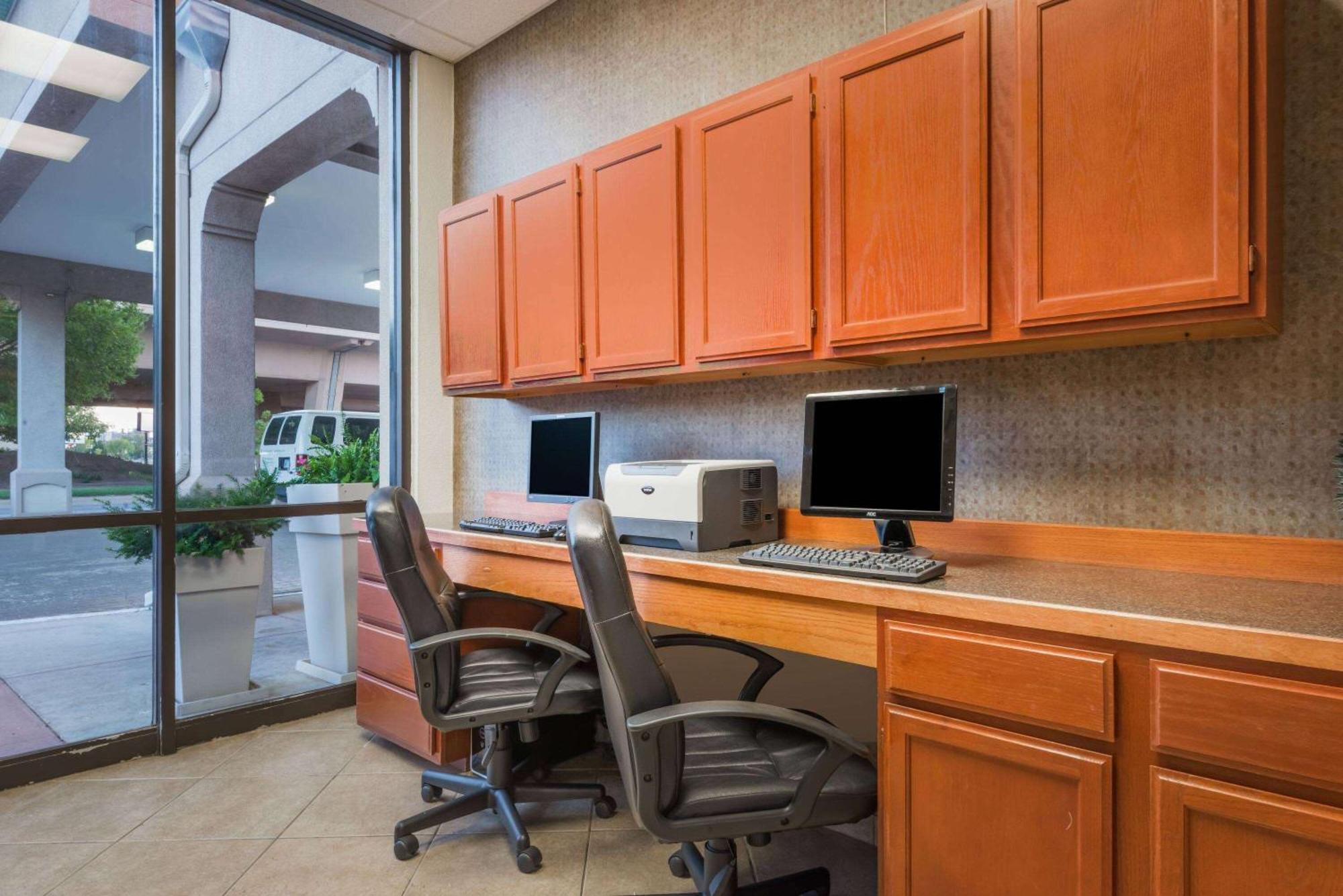 Wyndham Garden Wichita Downtown Ξενοδοχείο Εξωτερικό φωτογραφία