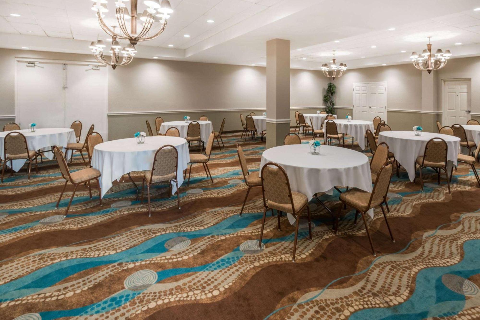 Wyndham Garden Wichita Downtown Ξενοδοχείο Εξωτερικό φωτογραφία