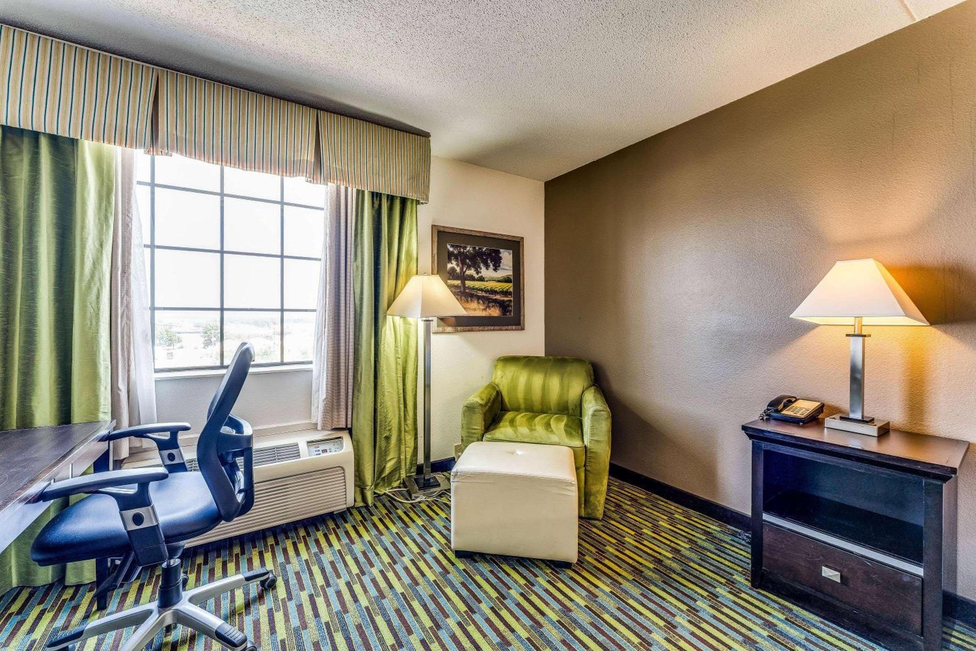 Wyndham Garden Wichita Downtown Ξενοδοχείο Εξωτερικό φωτογραφία