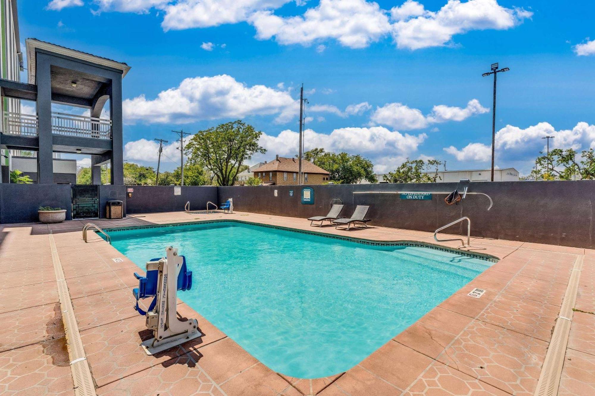 Wyndham Garden Wichita Downtown Ξενοδοχείο Εξωτερικό φωτογραφία